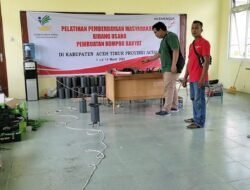 Enam Peserta Pelatihan Pembuatan Kompor Efek Dampak positif Cahaya Las Listrik.