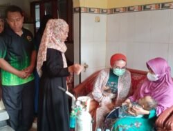 Ketua Persit Kartika Chandra Kirana Cabang XXX Kodim 0815/Mojokerto Anjangsana & Santuni Anak Anggota
