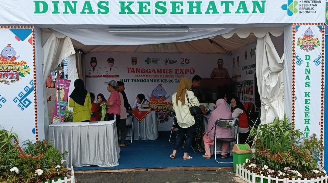 Dinas Kesehatan Tanggamus Memberikan Pelayanan Tradisional Dan Pengecekan Kesehatan Gratis Dalam Tanggamus Expo Ke 26
