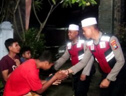 Polres Trenggalek Gelar `Patroli Ronda Sahur`, Bangunkan Warga dan Berbagi Menu Sahur