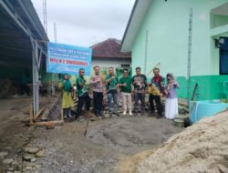 Kepala Sekolah MTSN 2 Tanggamus Bersama Ketua Komite Dan Wali Murid Lakukan Peletakan Batu Pertama