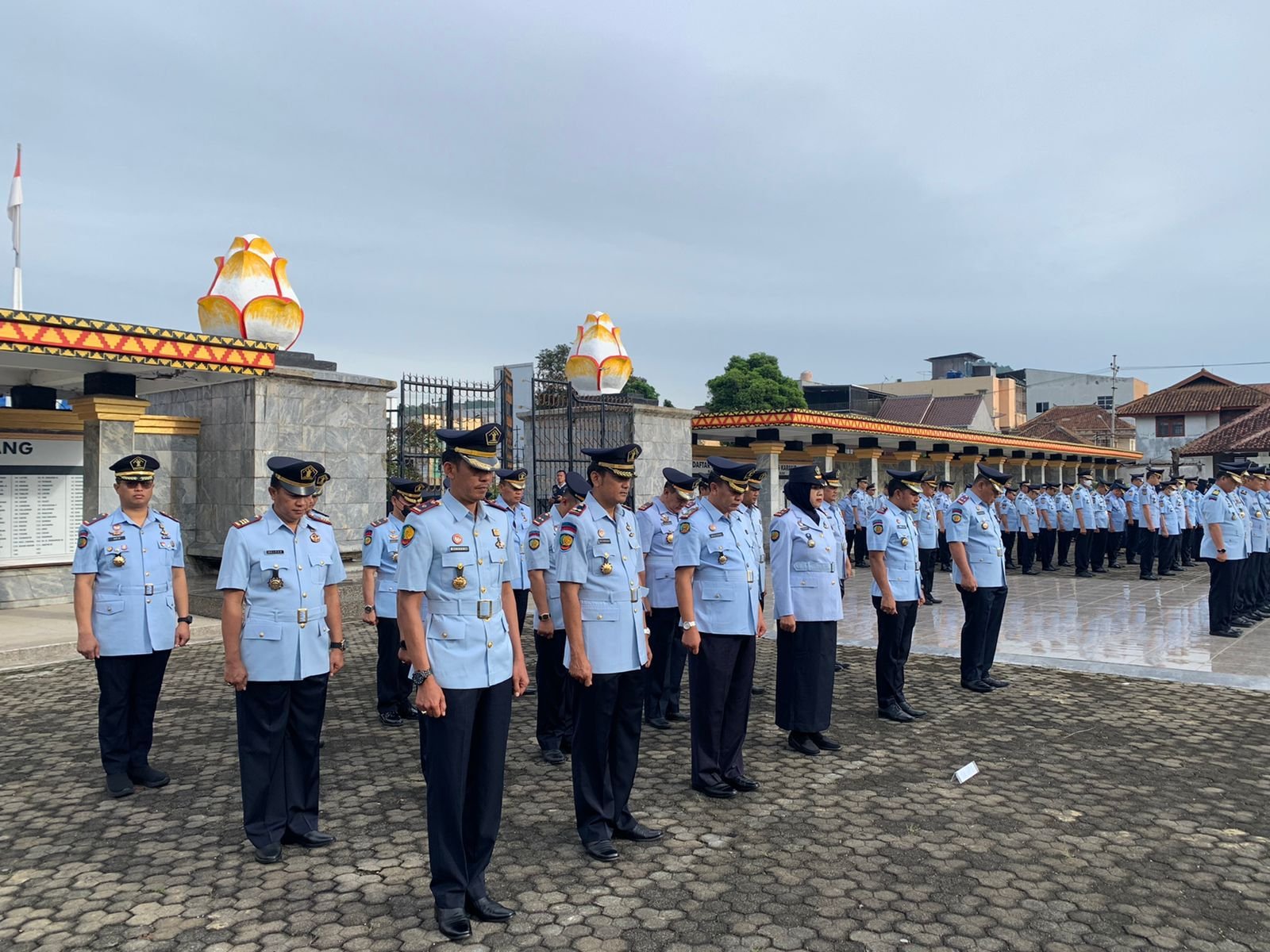 Kalapas Kotaagung Hadiri Upacara Tabur Bunga Makam Pahlawan dalam Rangka Hari Bakti Pemasyarakatan ke-59