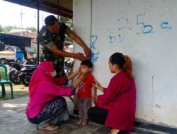 Babinsa Koramil Gondang Aktif Dampingi Posyandu