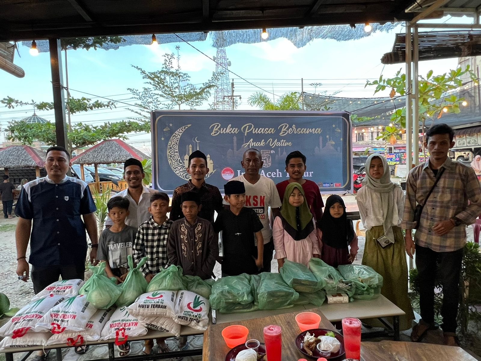 Di Bulan Suci Ramadhan Tepat nya 15 Puasa Ramadhan HUT Ke-5 Info Aceh Timur Santuni Anak Yatim.