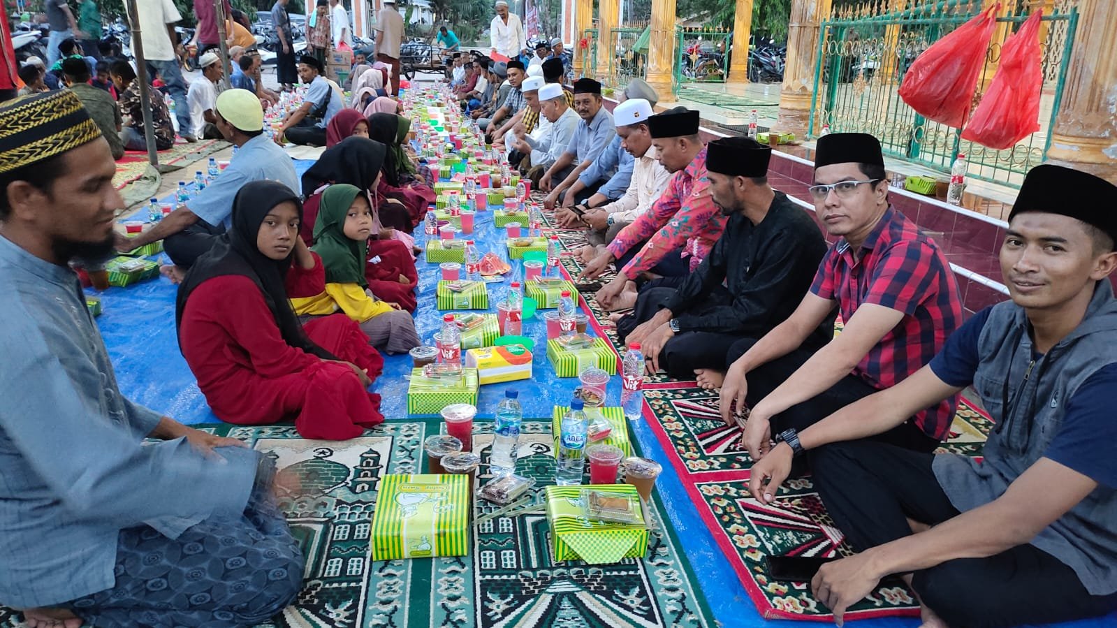 DiBulan Penuh Berkah Buka Puasa Bersama Dewan pimpinan Cabang Partai Aceh Dan Santuni Yatim Piatu