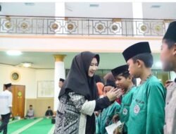 Bupati Tanggamus Hadiri Peringatan Malam Nuzulul Qur’an Dan Sholat Taraweh Serta Berikan Santunan Anak Yatim