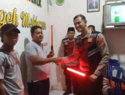 Sinergitas Polres Pamekasan Bersama Kodim 0826 Patroli Dialogis Sambil Berbagi Berkah