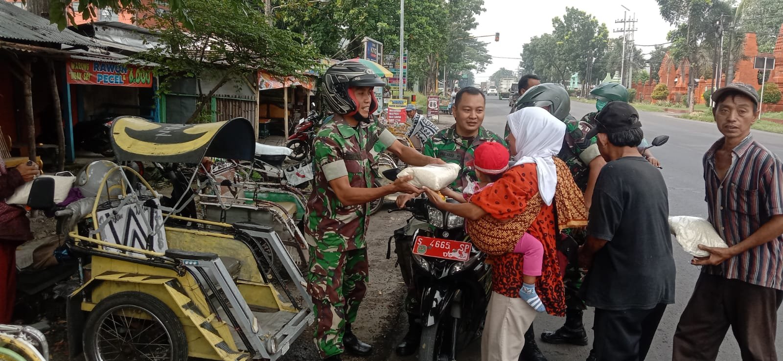 Jelang Lebaran Kodim 0815/Mojokerto Salurkan 2,89 Ton Beras Zakat Fitrah