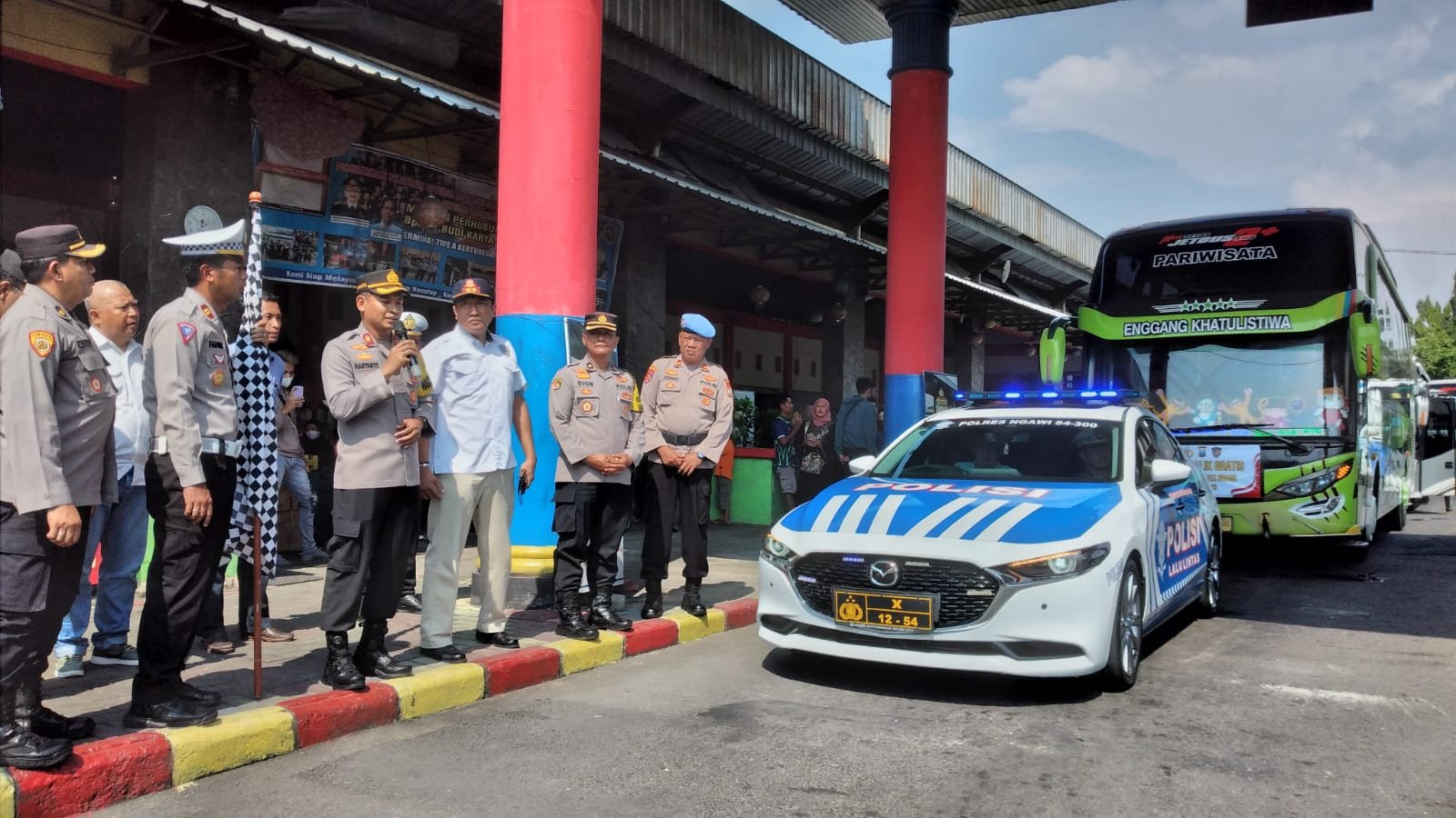 Libur Lebaran, Polisi Banyuwangi Siaga di Tempat Wisata Jamin Aman dan Nyaman Warga