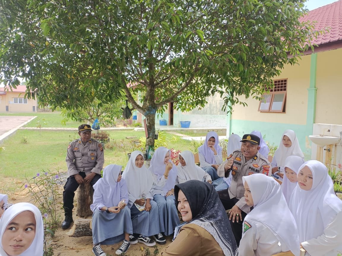 Sinergitas TNI-Polri, Kapolsek Nurussalam dan Banbinsa Koramil 09 Saweu Sikula Bersama