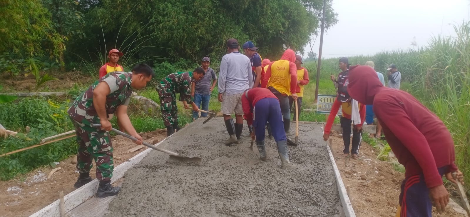 Pra TMMD Reguler Ke-116 Kodim 0815/Mojokerto Bangun Jalan Usaha Tani