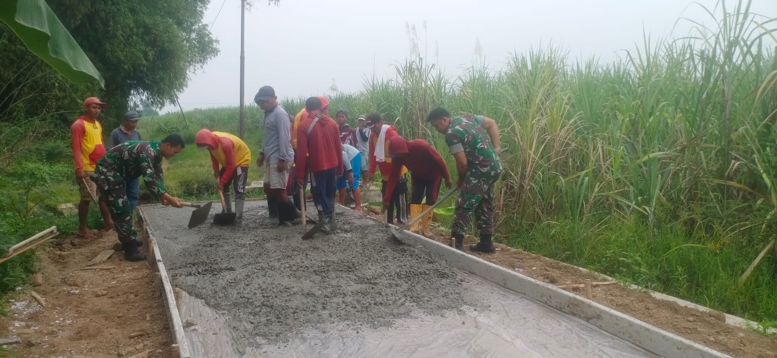 Pra TMMD Reguler Ke-116 Kodim 0815/Mojokerto Bangun Jalan Usaha Tani