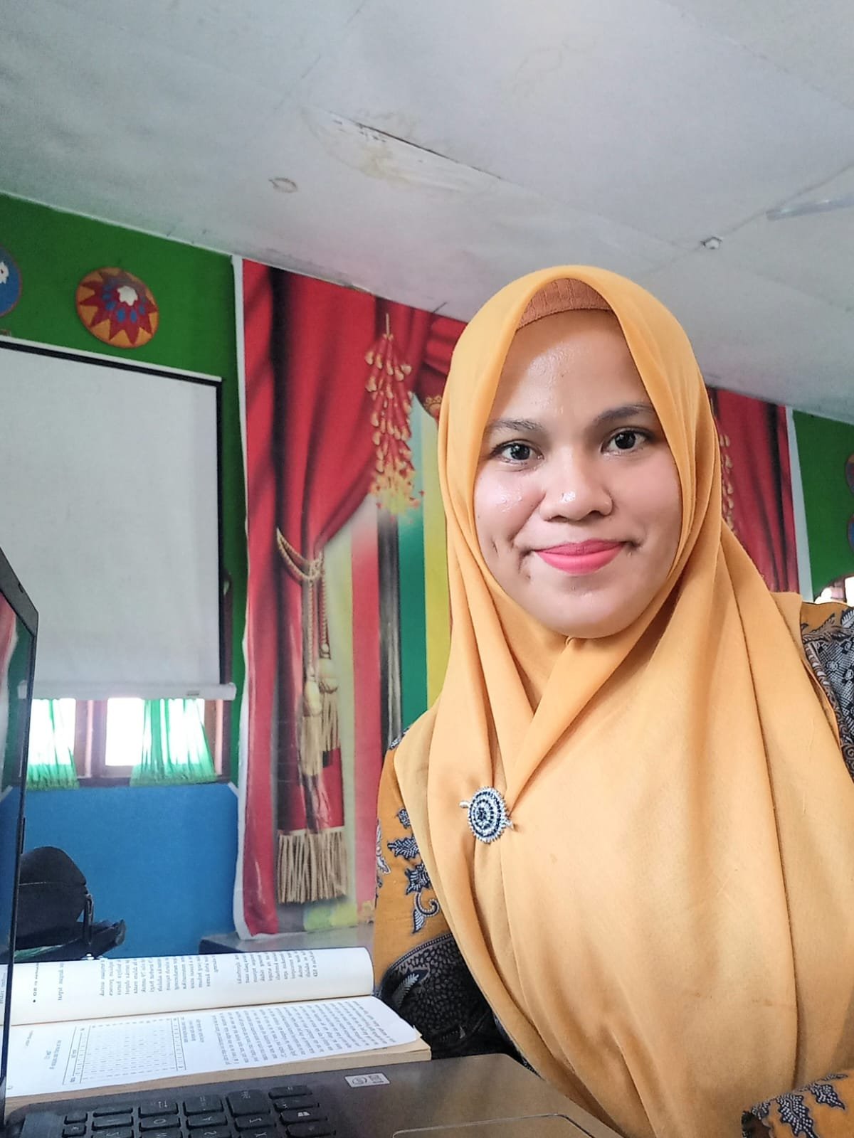 Gaya Kepemimpinan Kepala Sekolah Dalam Meningkatkan Kinerja Guru