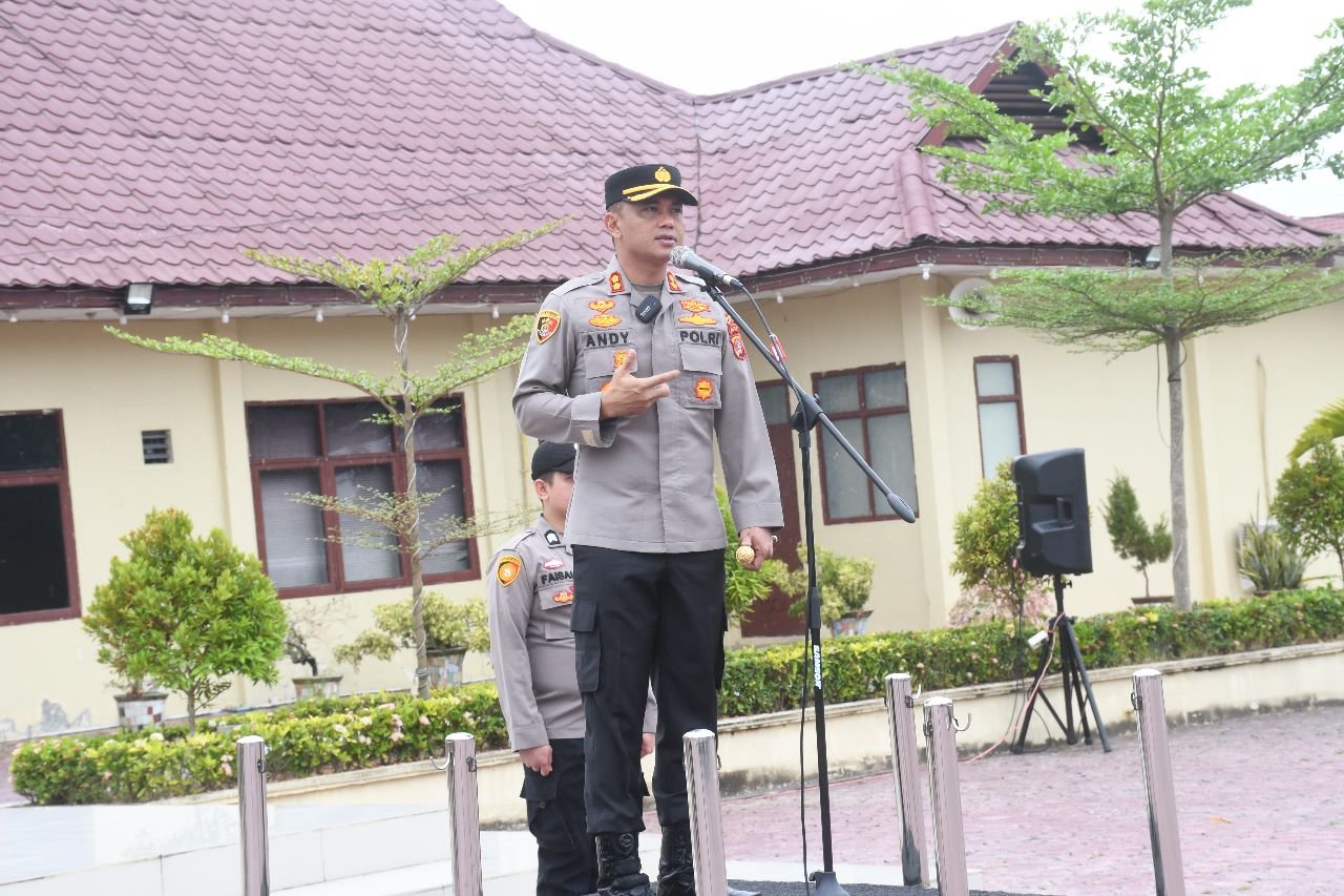 Bentuk Apresiasi, Kapolres Aceh Timur Beri Penghargaan Pada Anggota Berprestasi