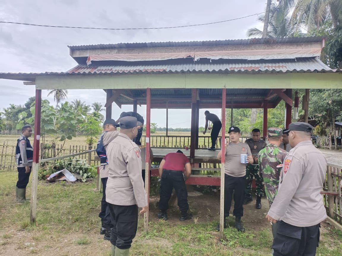 Demi Terciptanya Keamanan Dan Ketertiban Di desa Senergitas TNI -Polri Bentuk Pos Kamling
