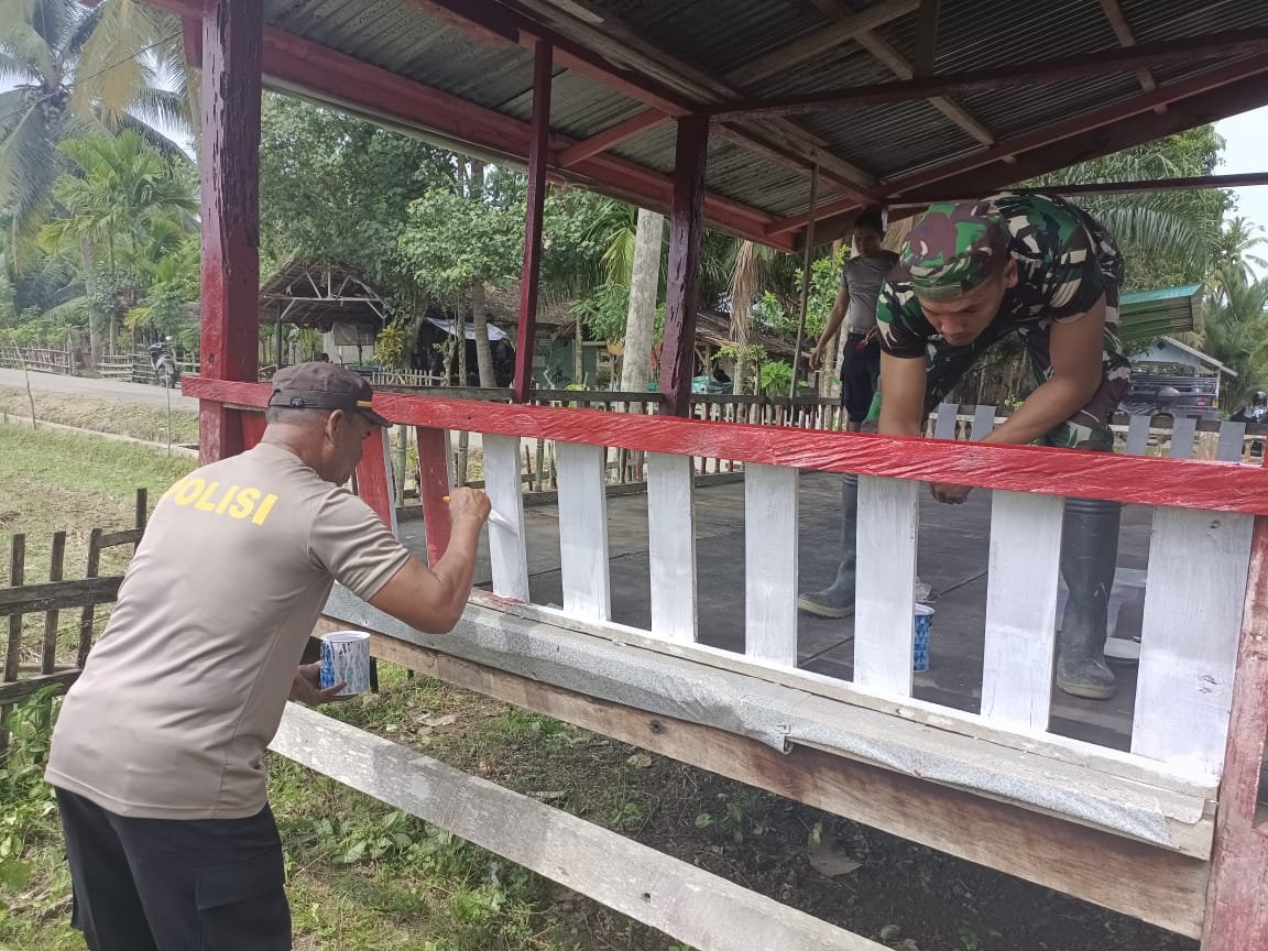 Demi Terciptanya Keamanan Dan Ketertiban Di desa Senergitas TNI -Polri Bentuk Pos Kamling