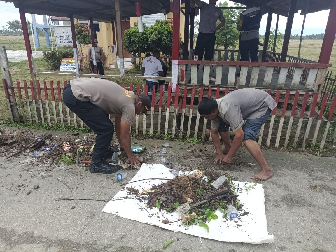 Demi Terciptanya Keamanan Dan Ketertiban Di desa Senergitas TNI -Polri Bentuk Pos Kamling