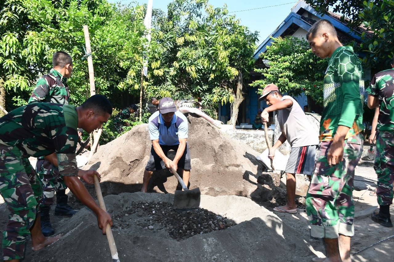 Hari Libur, Satgas TMMD Ke-116 Kodim 0815/Mojokerto Tetap Berkarya