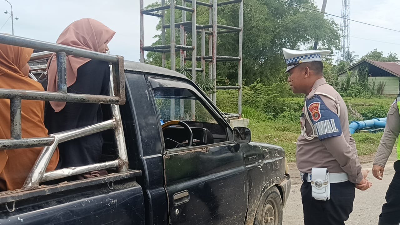 Satlantas Polres Aceh Timur Imbau Mobil Barang Tak Angkut Penumpang
