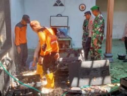 Sinergitas Polisi RW Bersama TNI dan Warga Berhasil Padamkan Kebakaran Rumah di Ngawi