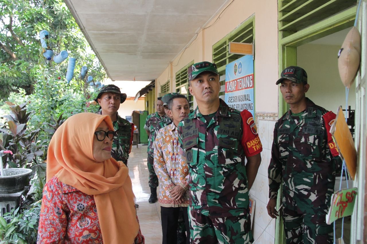 Dansatgas Tinjau Kemajuan Sasaran Fisik TMMD 116 Mojokerto Di Desa Randuharjo