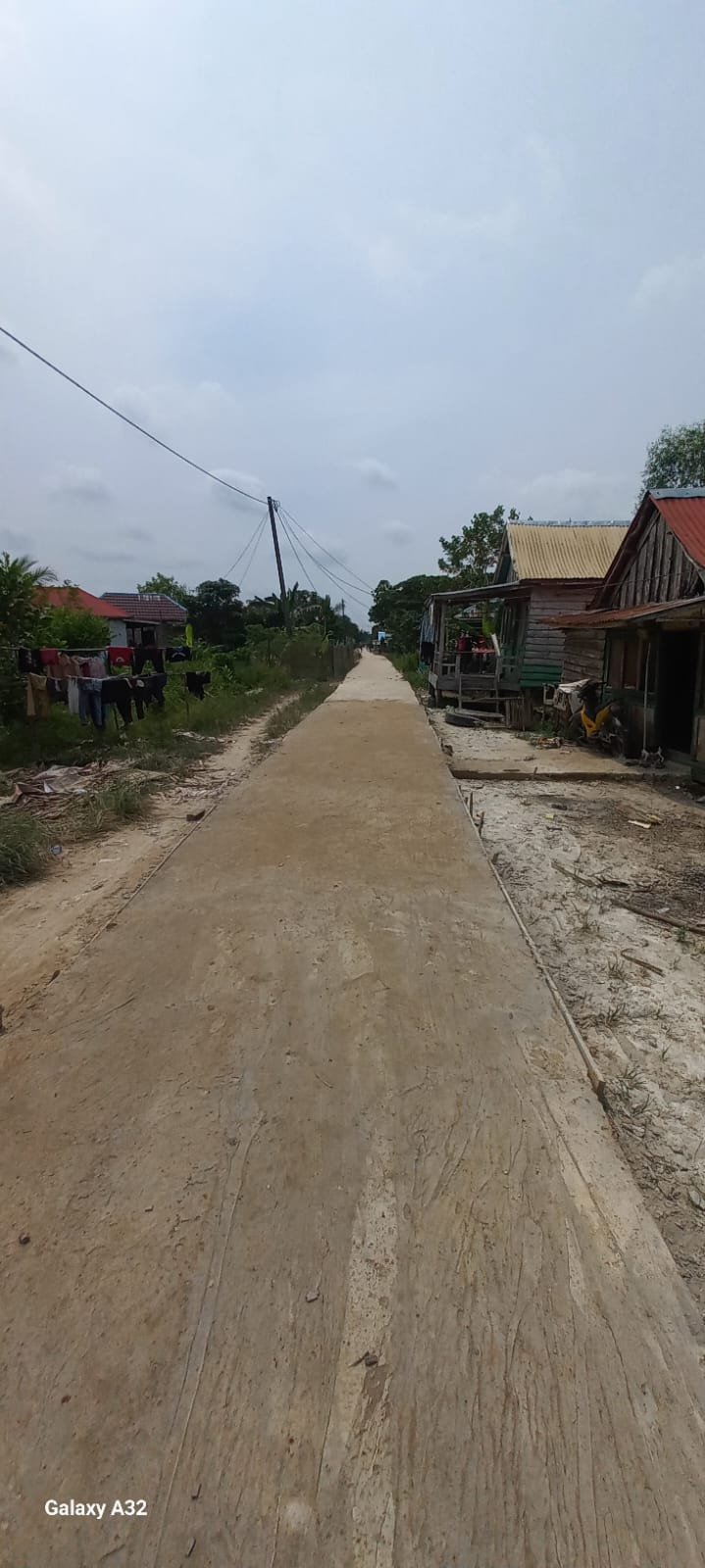 Manfaatkan Dana Desa, Pemdes Upang Induk laksanakan Pembangunan jalan cor