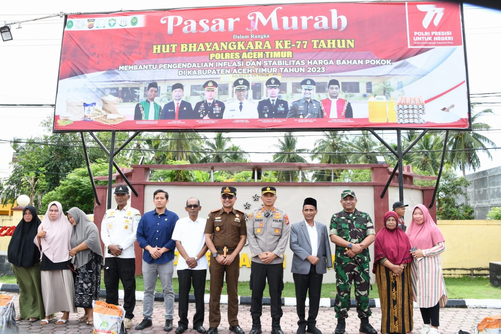 Hari Bhayangkara Ke-77, Polres Aceh Timur Gelar Pasar Murah