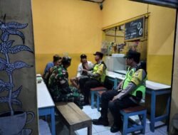 Kompak Polisi RW Bersama TNI Ngrambe Jaga Kamtibmas Ngawi