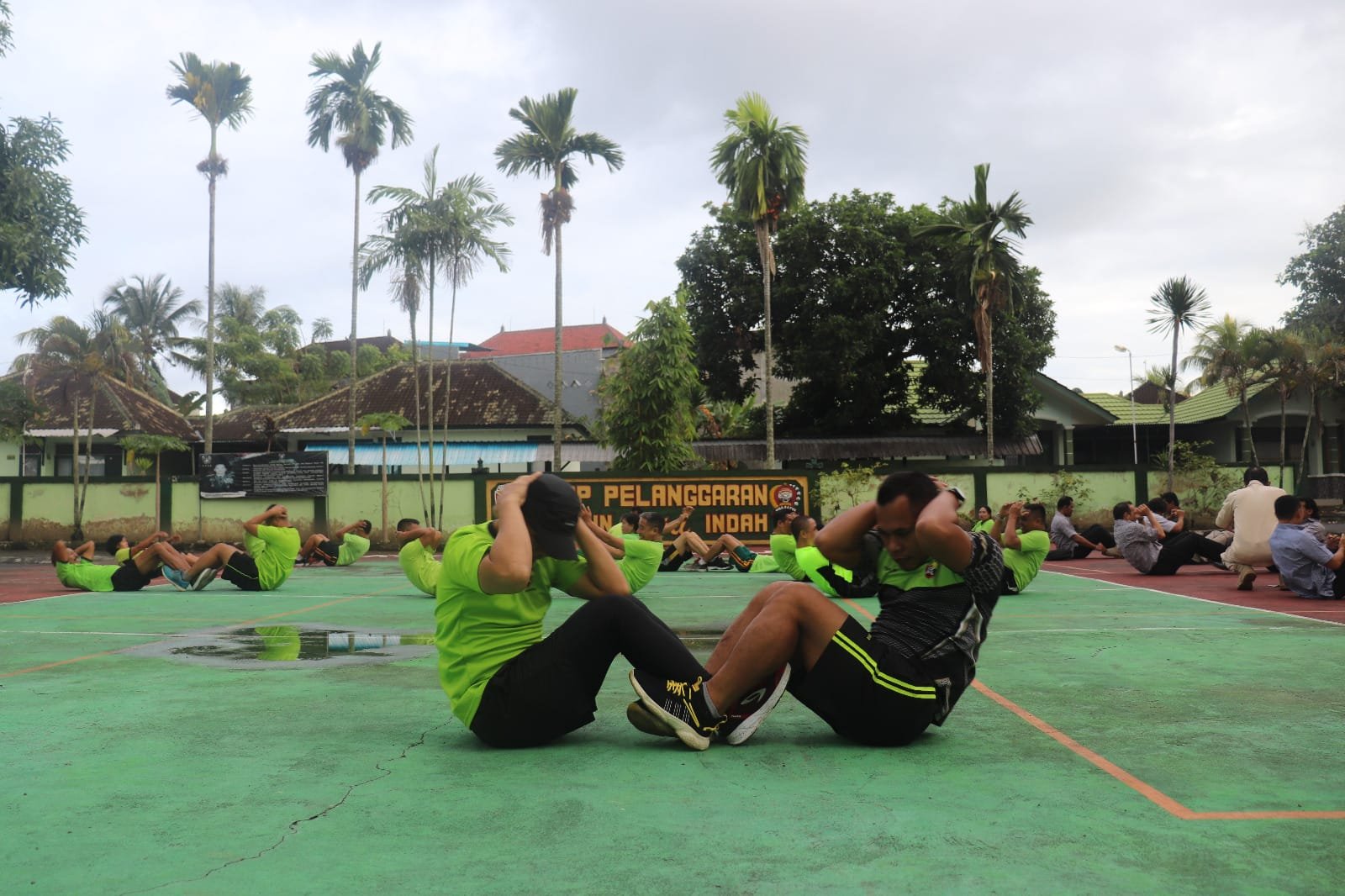 Letkol Armen dan Wakil Bupati Klungkung Tanam Kelapa Genjah