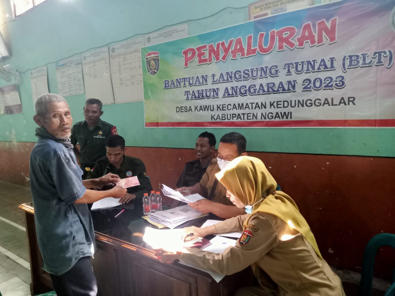 Pulihkan Ekonomi , DPMD Salurkan BLT DD di Desa Kawu, Kecamatan Kedunggalar, Kab. Ngawi