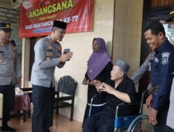 Kapolres Pamekasan Berikan Bantuan, Kunjungi Purna Polri Yang Sakit Menahun