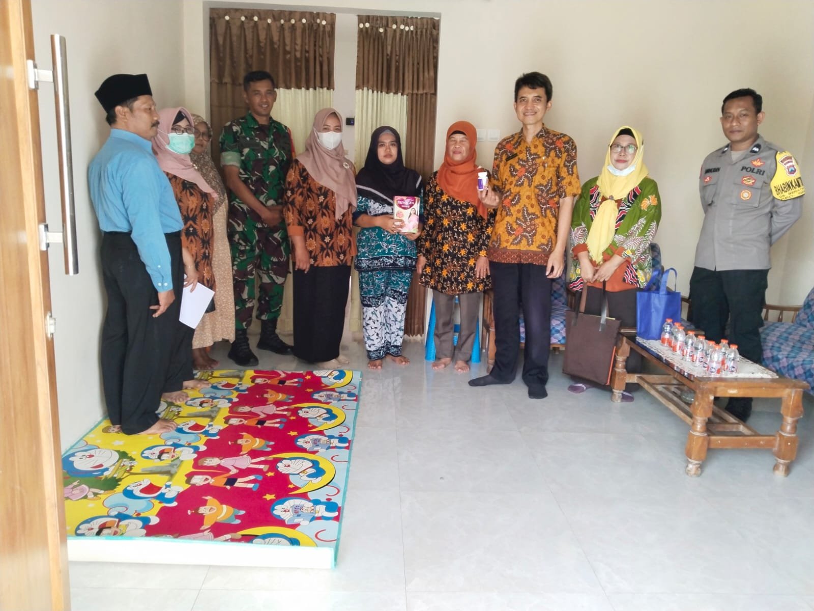 Cegah Stunting Babinsa Koramil Gedeg Bareng UPT Puskesmas Cek Bumil