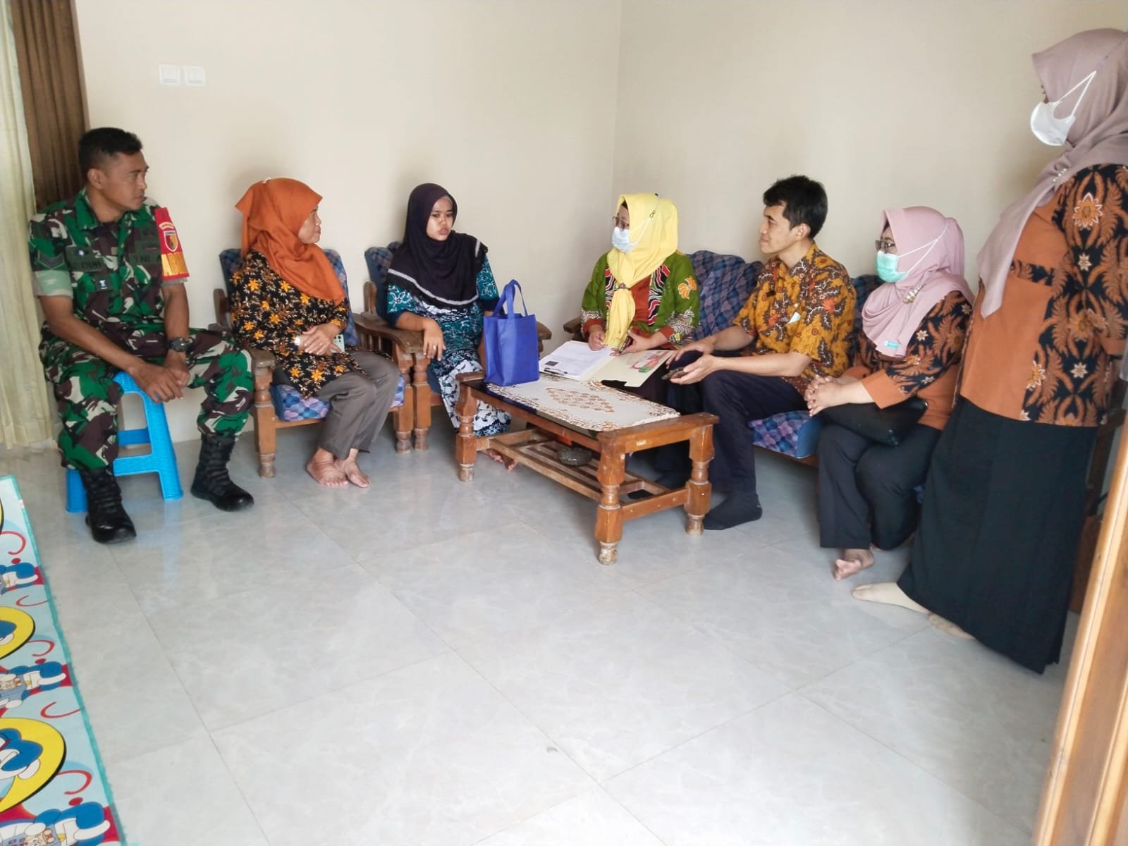 Cegah Stunting Babinsa Koramil Gedeg Bareng UPT Puskesmas Cek Bumil
