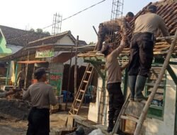 Polisi Peduli, Polres Madiun Kota Bantu Bedah Rumah Warga di Hari Bhayangkara ke 77