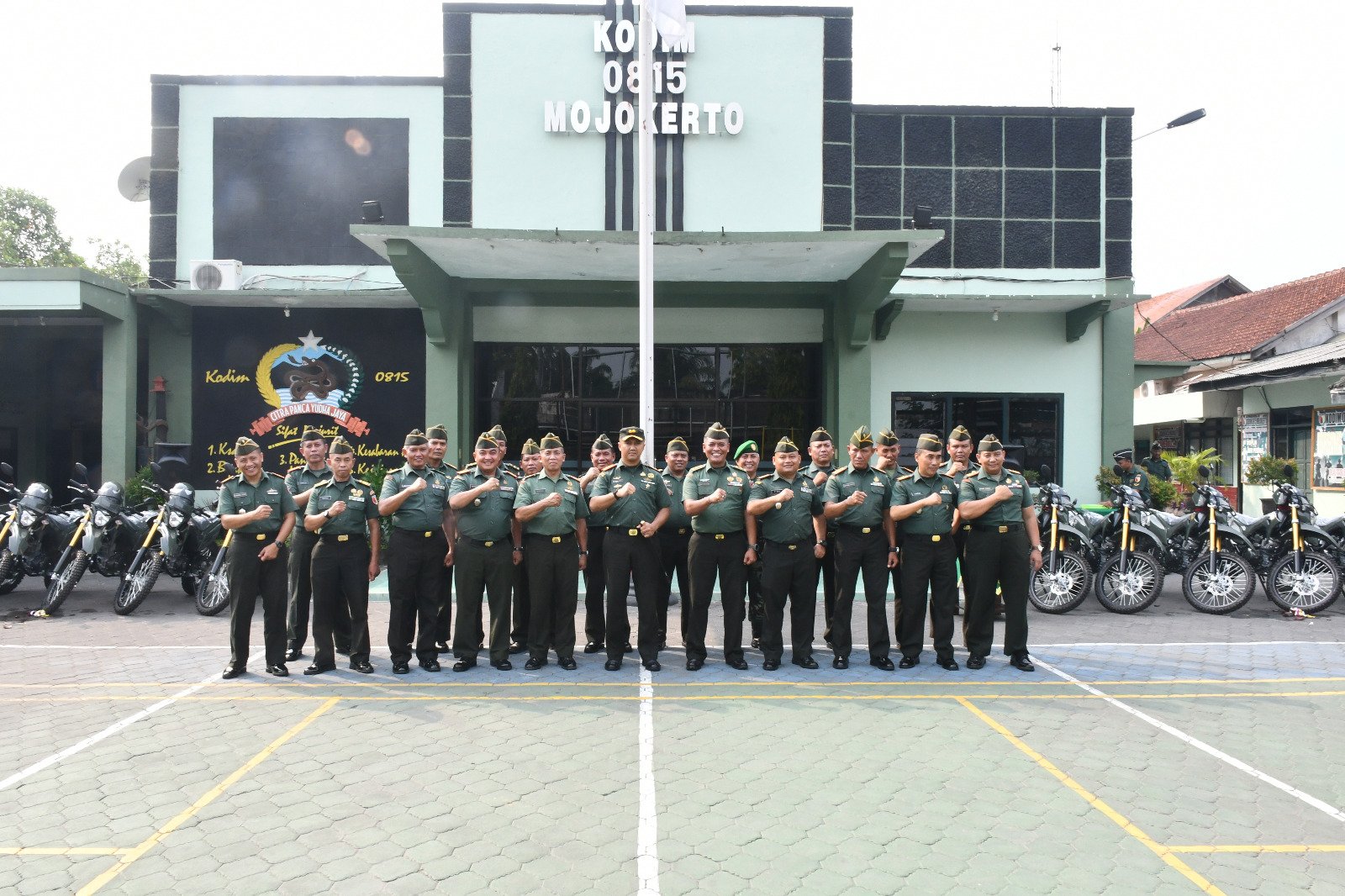 Dandim 0815/Mojokerto Serahkan 100 Unit SPM Trail Dinas Bantuan Kemenhan RI