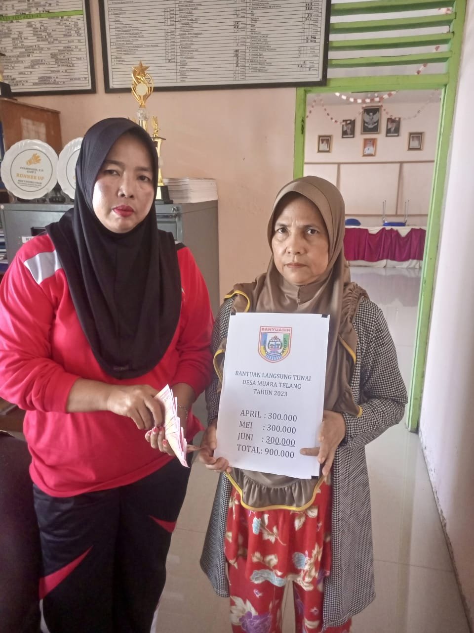 Pemdes Muara Telang Salurkan BLT DD Tahap II 2023