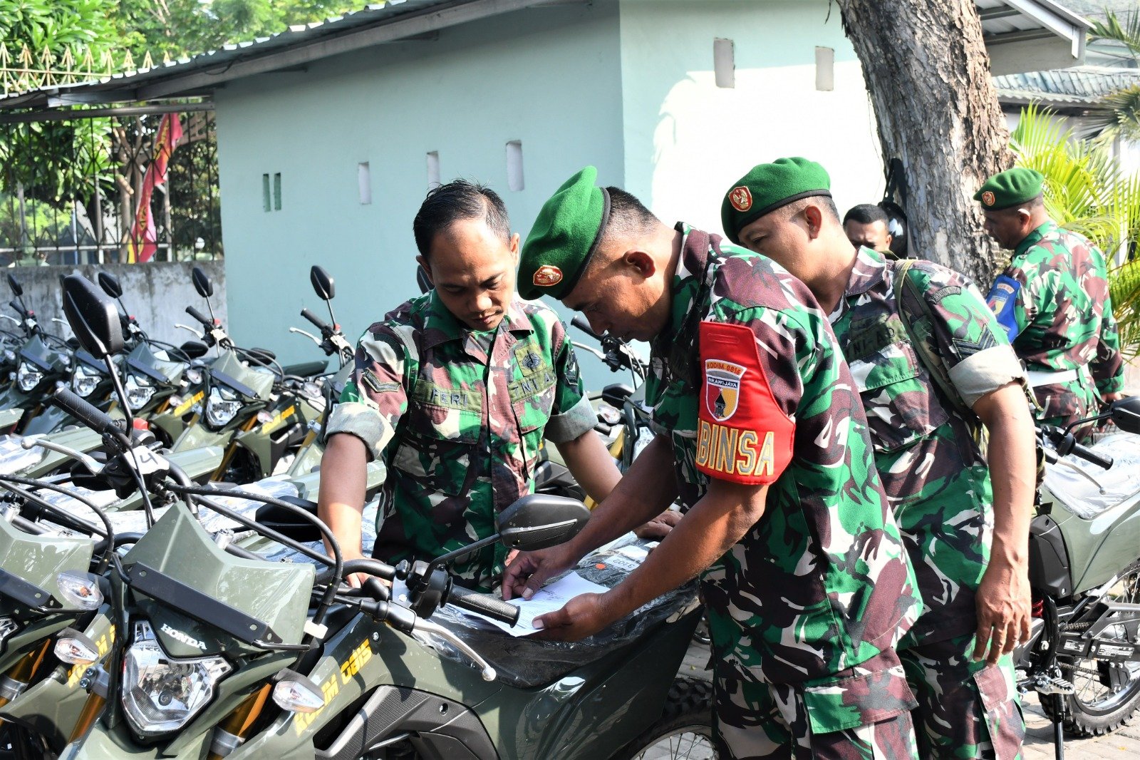 Tampil Garang Tetap Bersahaja, Babinsa Kodim 0815/Mojokerto Geber SPM Honda Trail CRF 150 L