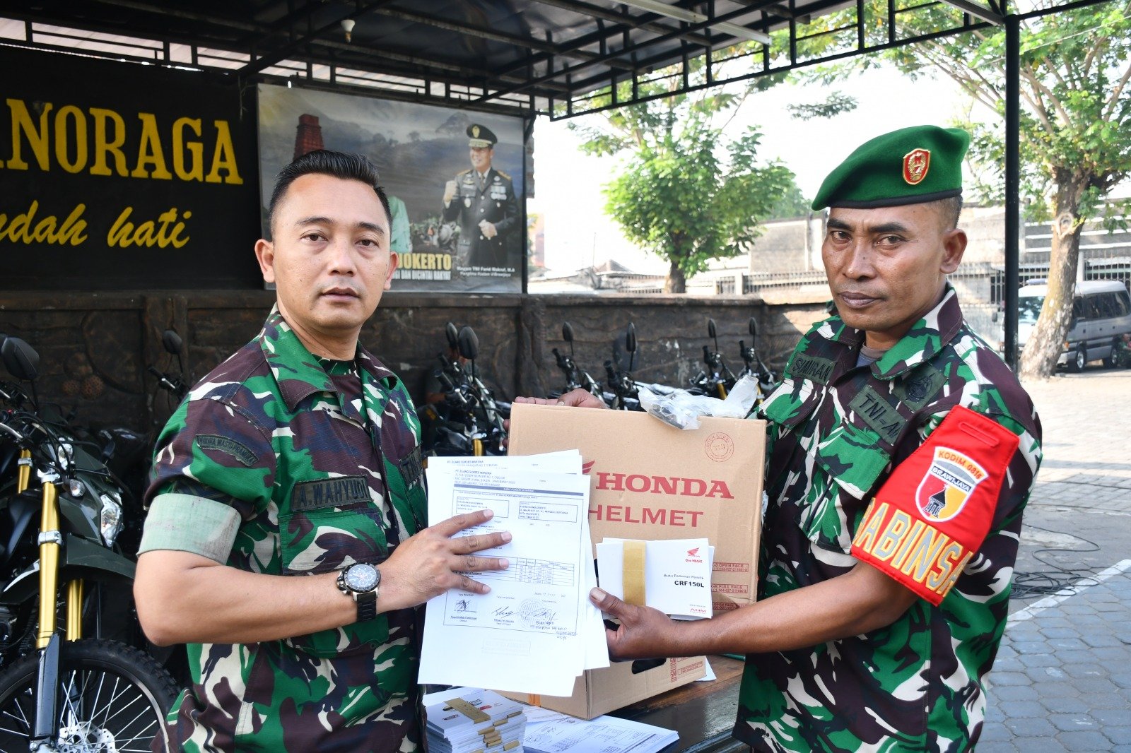 Tampil Garang Tetap Bersahaja, Babinsa Kodim 0815/Mojokerto Geber SPM Honda Trail CRF 150 L