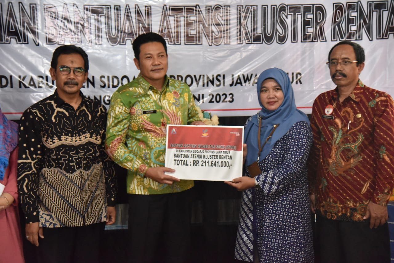 Wabup Sidoarjo Serahkan Bantuan ATENSI kepada 235 Orang Penderita HIV/AIDS