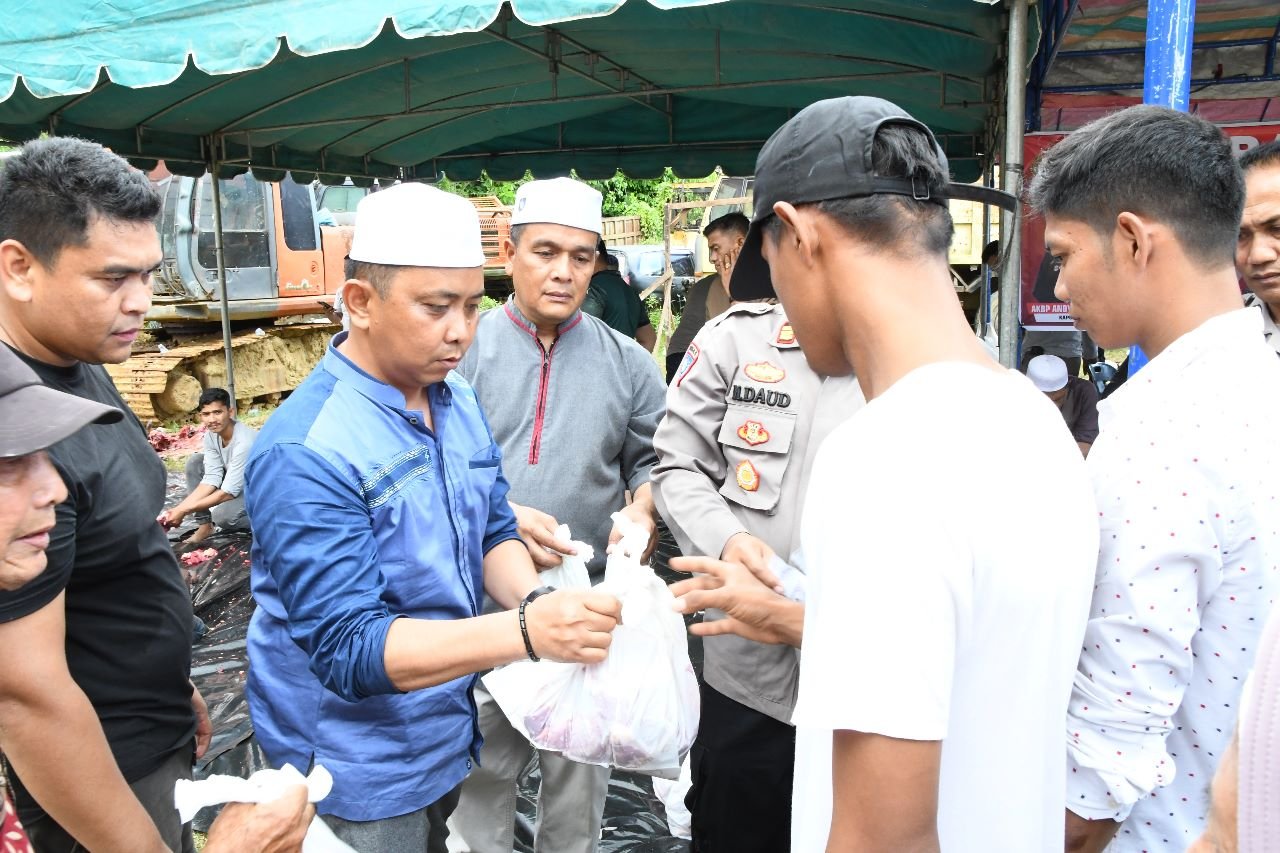 Qurban Presisi, Polres Aceh Timur Bagikan Daging Kepada Anak Yatim dan Warga Kurang Mampu