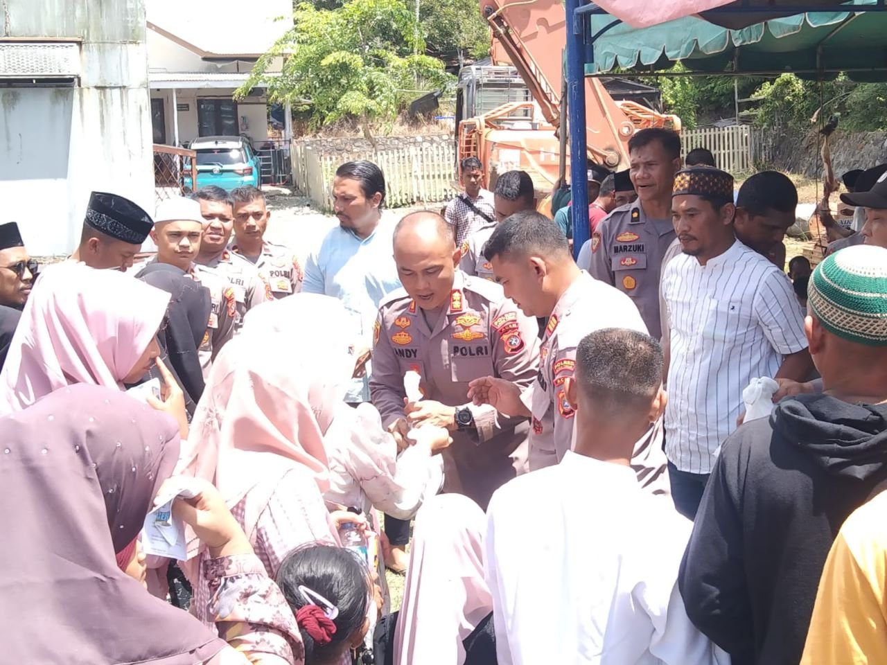 Qurban Presisi, Polres Aceh Timur Bagikan Daging Kepada Anak Yatim dan Warga Kurang Mampu