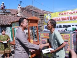 Kolaborasi Polres Kediri Bersama OBJI Salurkan Bantuan Gerobak Dagang Untuk UMKM