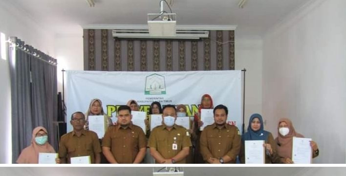 PJ Bupati Aceh Timur Serahkan Surat Keputusan Kenaikan Pangkat ASN Periode 01