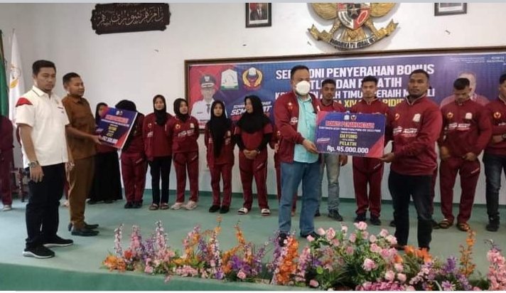 PLT. Reza Riski, SH, M.Si Hadiri Dan Berikan Sambutan Kepada Pelatih Dan Peraih Medali