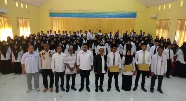 Pj Bupati Aceh Timur Serahkan 130 SK PPPK Tenaga Kesehatan