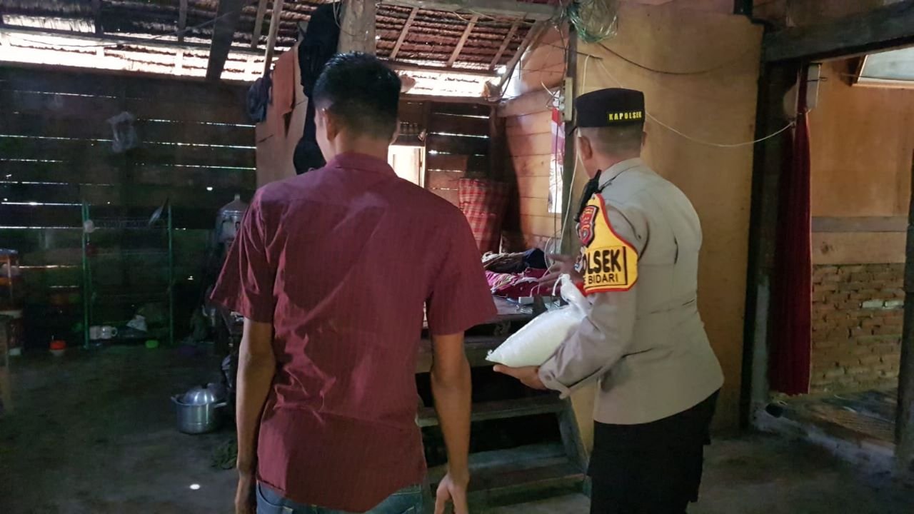 Polsek Pantee Bidari Berikan Bantuan Kemanusiaan Untuk Negeri kepada Warga yang Sakit