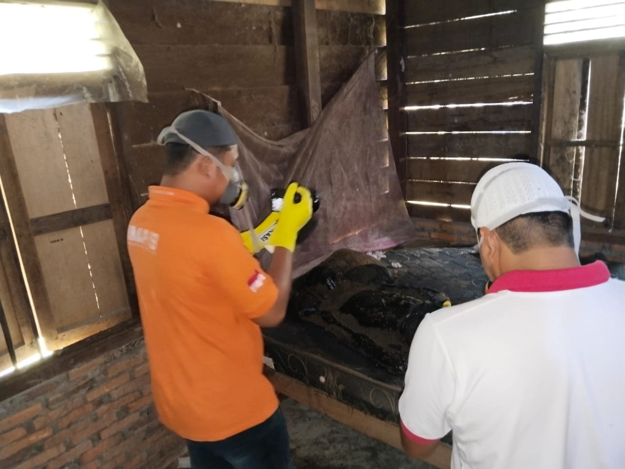 Tim INAFIS Satreskrim Polres Aceh Timur Identifikasi Penemuan Mayat Warga Peureulak Barat