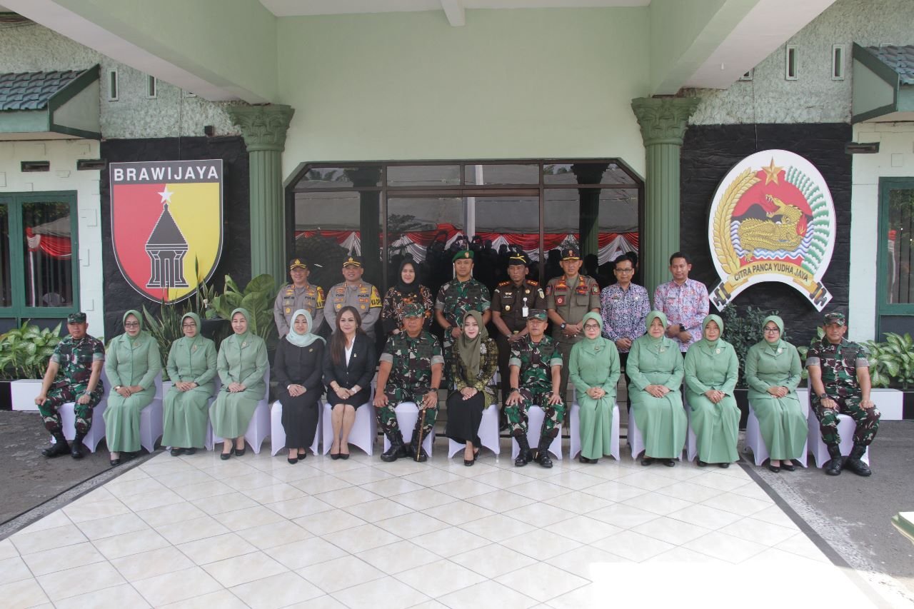 Dandim Mojokerto Bersama Forkopimda Dampingi Danrem 082/CPYJ Sambut Kunjungan Pangdam V/Brawijaya