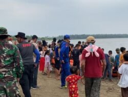 Polres Tanggamus Bersama SAR Gabungan Lakukan Pencarian Anak Tenggelam di Pantai Pematang Sawa