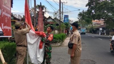 Babinsa Banjarangkan Sulap Jalan Desa Bernuansa Patriotisme dan Nasionalisme